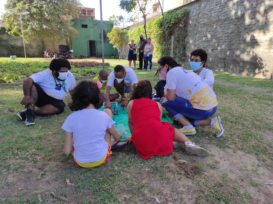ONG entrega presentes a filhos de mães adolescentes para celebrar o mês das Crianças