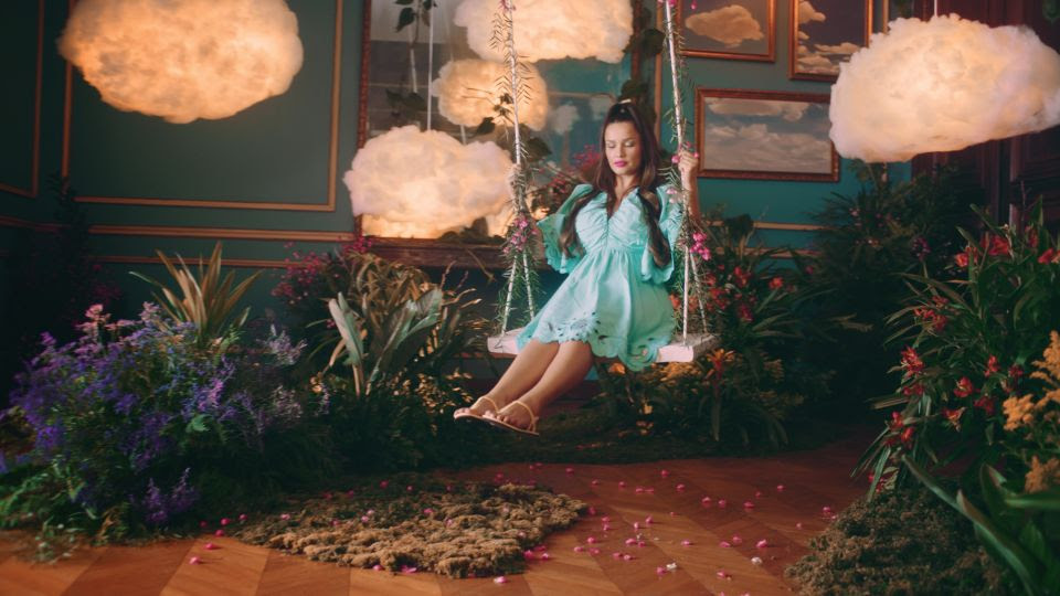 Havaianas estreia campanha com Juliette