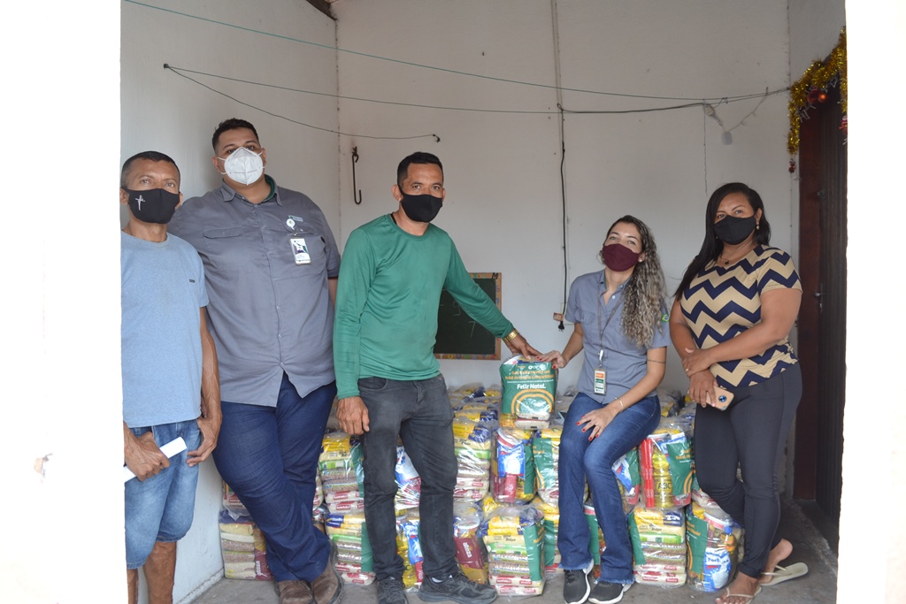 Voluntários da Alegria da CSP doam cestas básicas para 896 famílias na semana de Natal