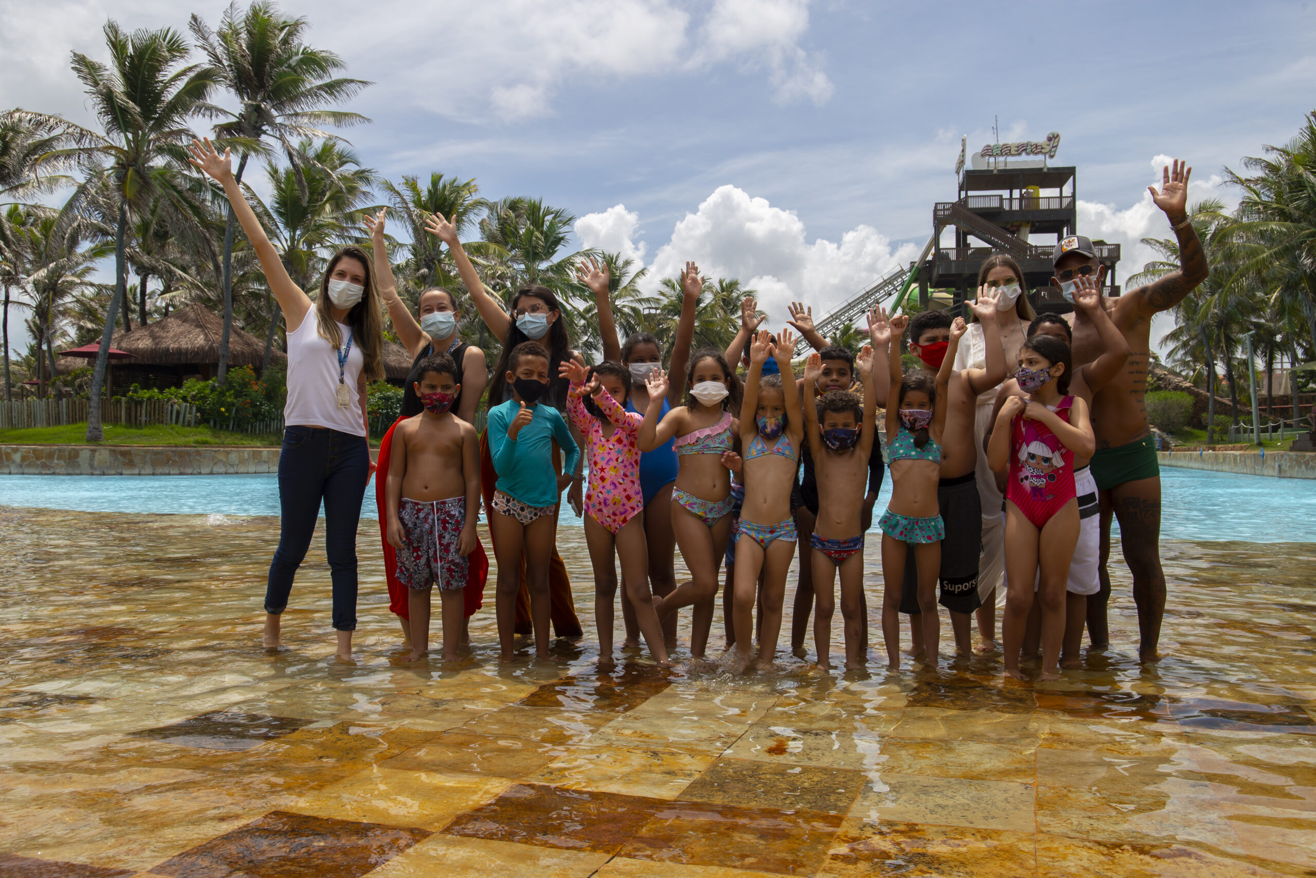 Beach Park recepciona crianças do projeto Vestir o Amor para um dia de muita diversão no parque aquático￼