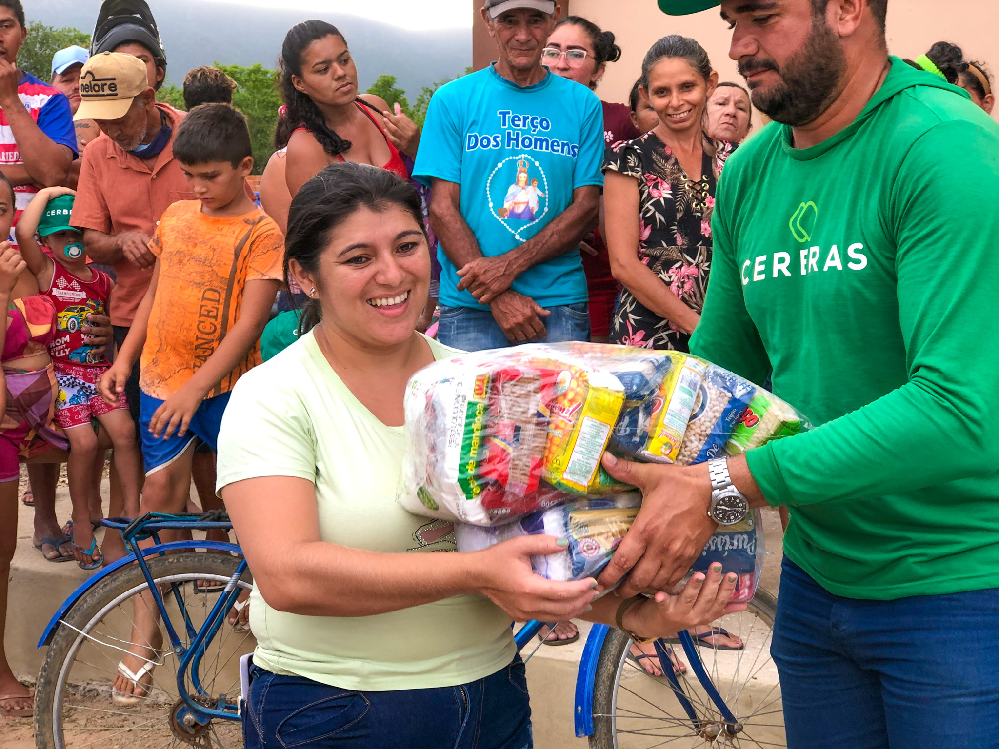 Cerbras doa mais de 16 toneladas de alimentos para cidades do interior