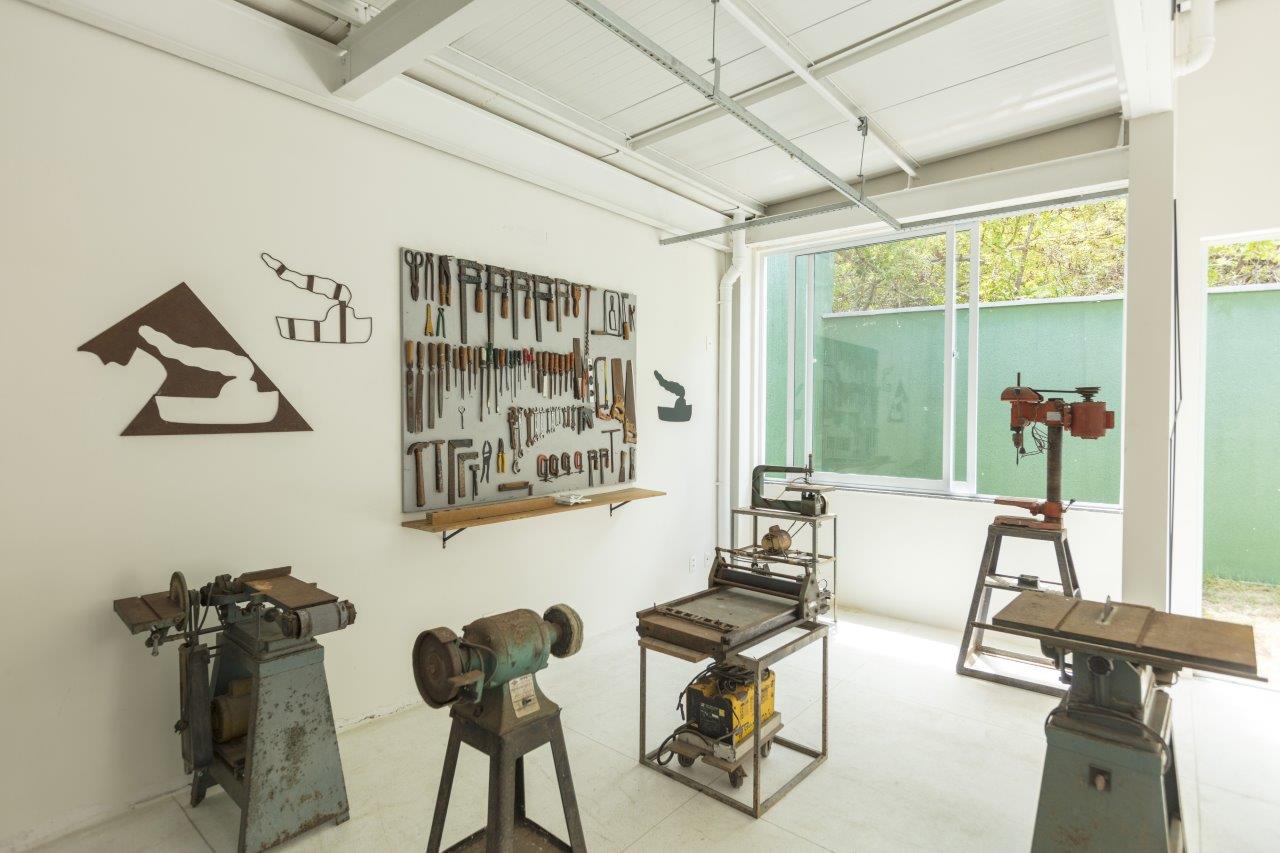 Instituto Sérvulo Esmeraldo realiza projeto de implantação do acervo documental do artista da geometria