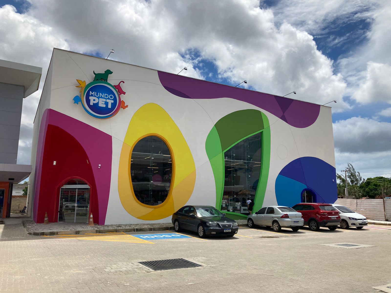 Em expansão no mercado nacional, Mundo Pet inaugura loja no Eusébio