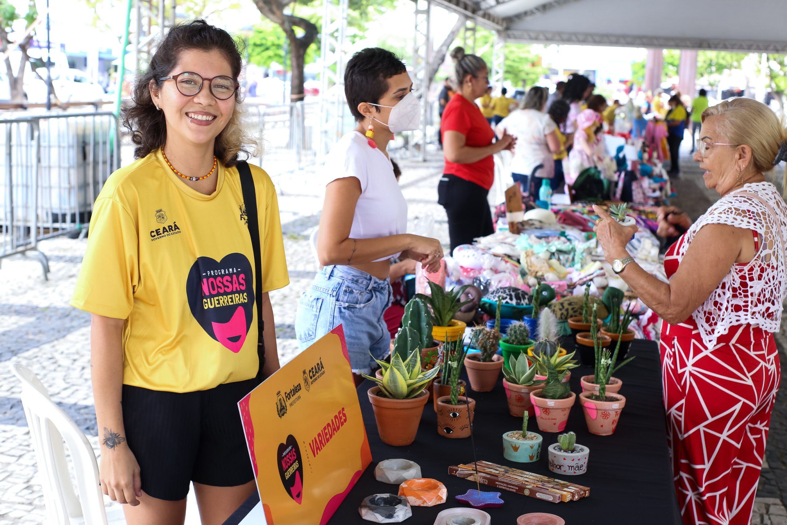 Prefeitura realiza Feira de Negócios do Programa Nossas Guerreiras na Praça do Ferreira