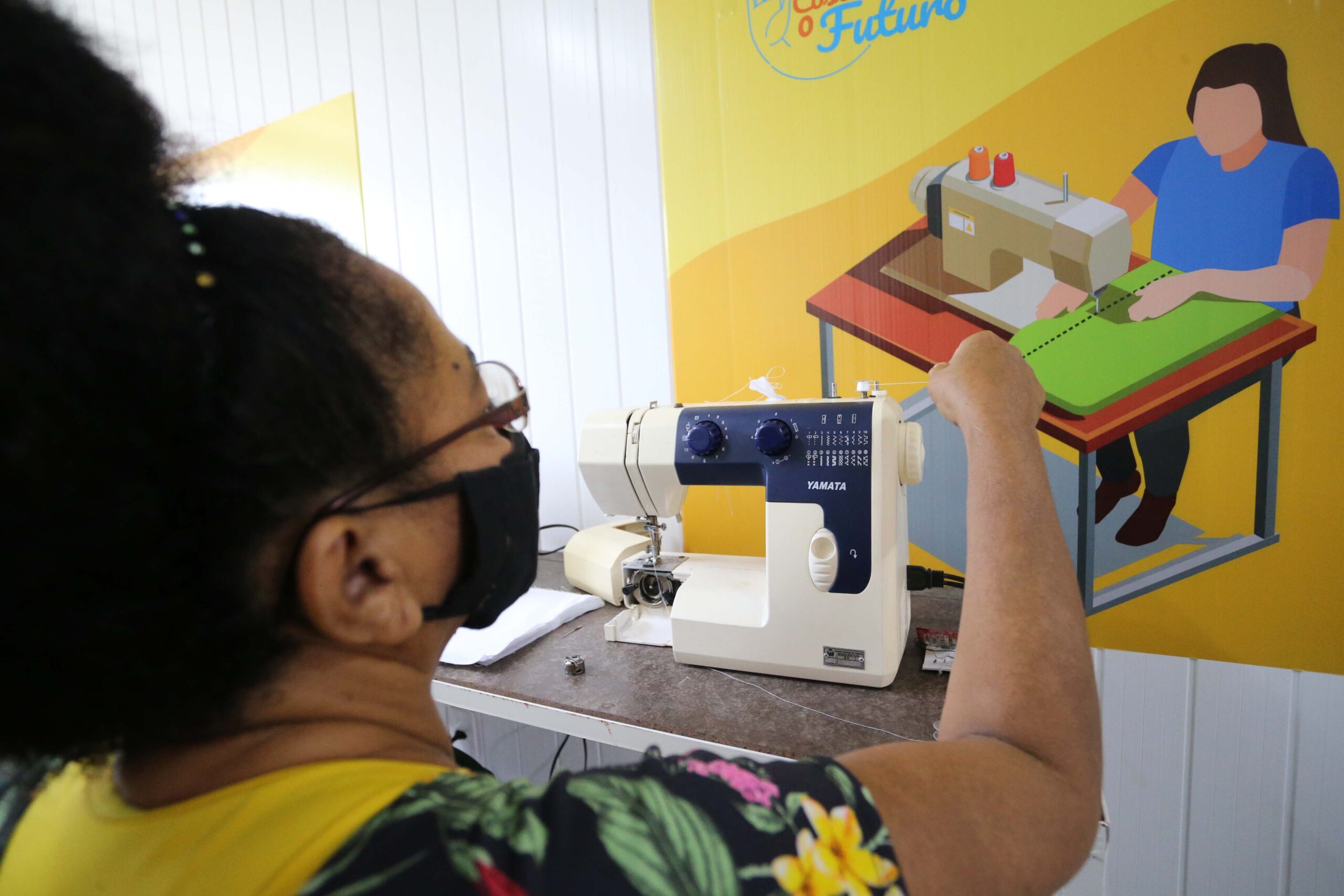 Prefeitura inaugura novo ateliê do Projeto Costurando o Futuro no bairro José Walter