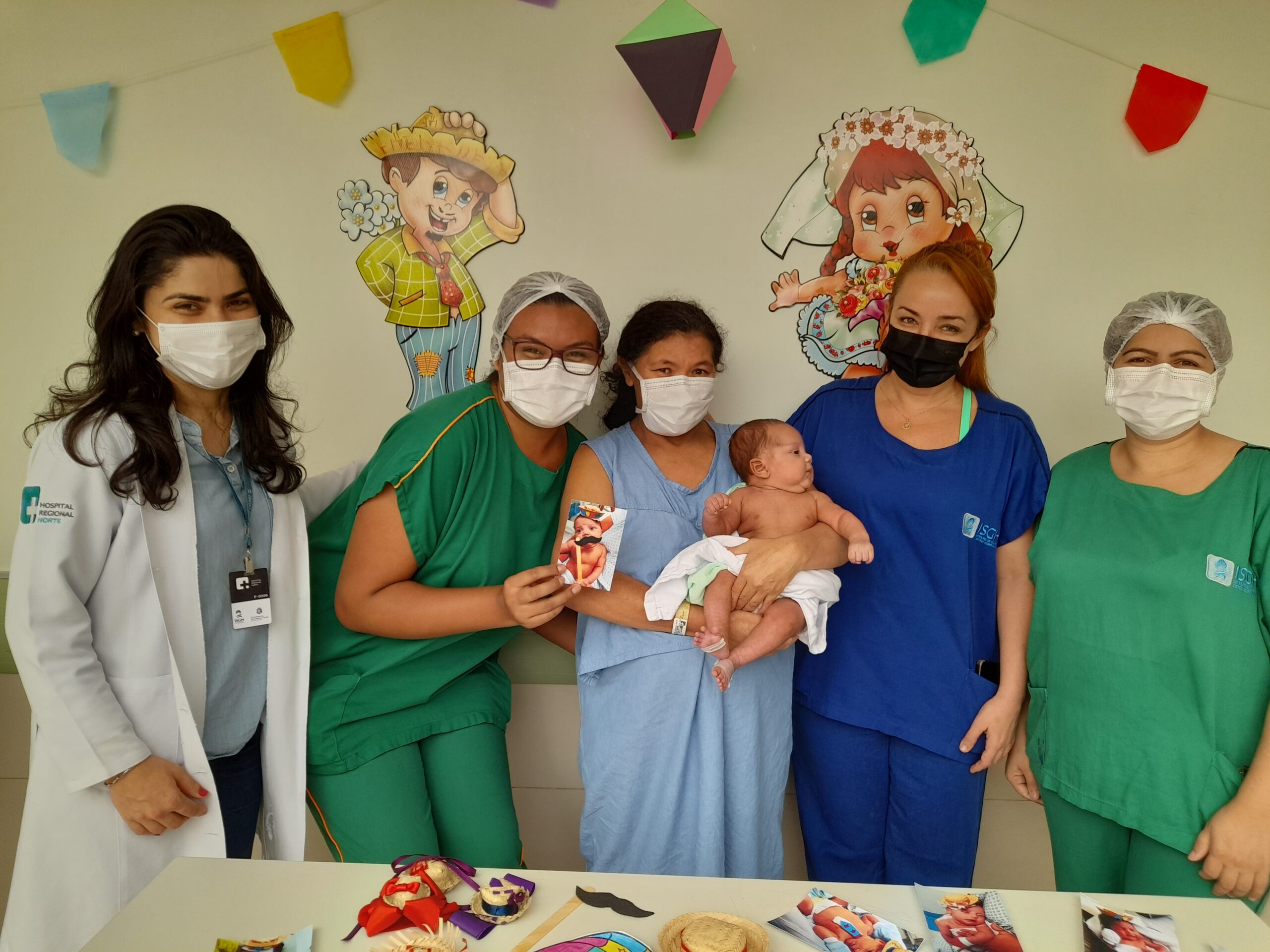 “Meu primeiro arraiá”: bebês da Neonatologia do HRN ganham sessão de fotos com adereços juninos