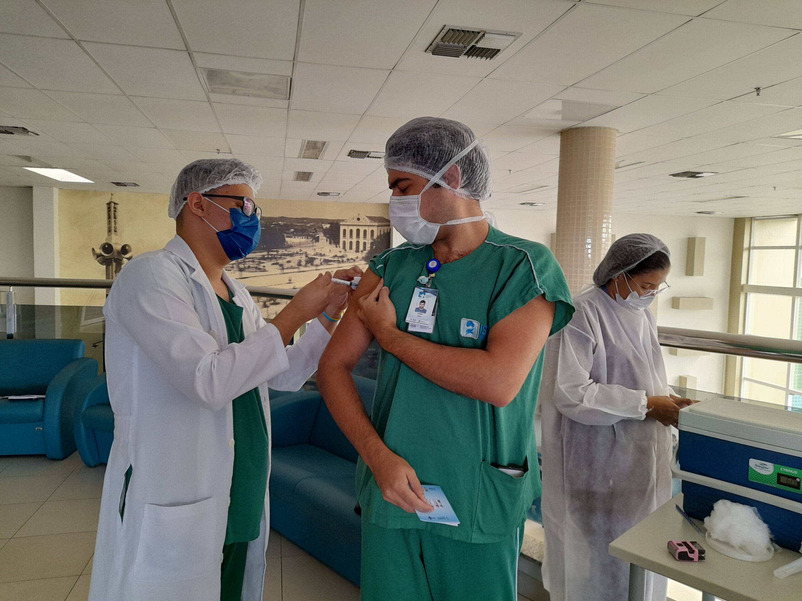 HRN imuniza colaboradores contra Covid