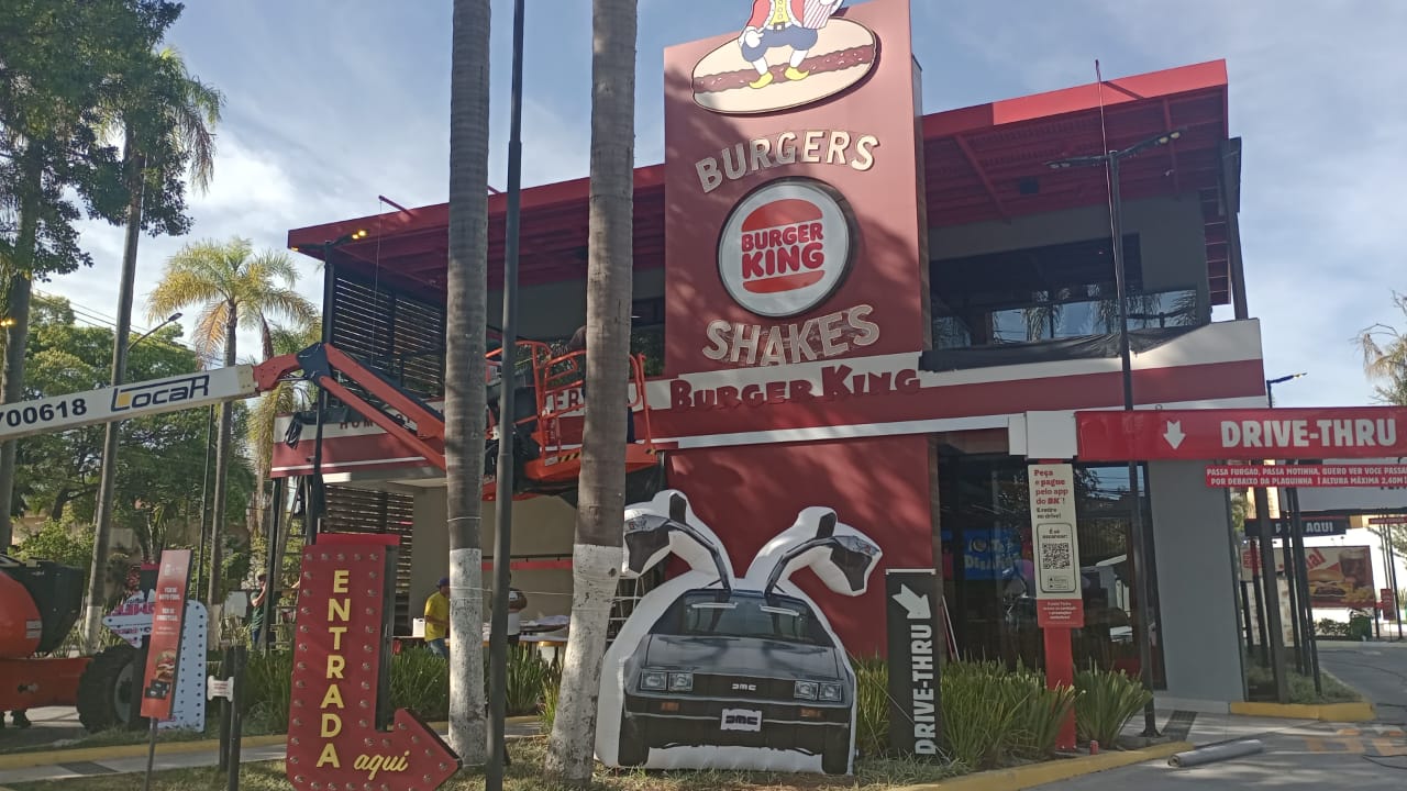 Burger King viaja no tempo e apresenta o BK ORIGINAL, o legítimo CHEESEBURGER