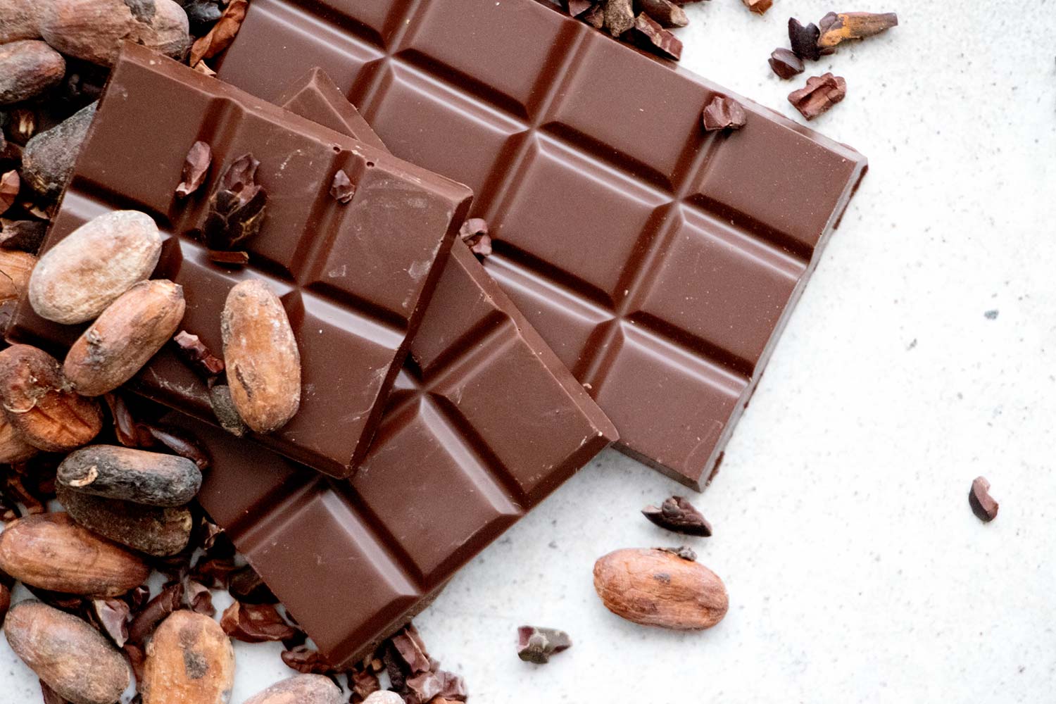 Dia Mundial do Chocolate tem itens com até 50% de desconto no Mercadinhos São Luiz