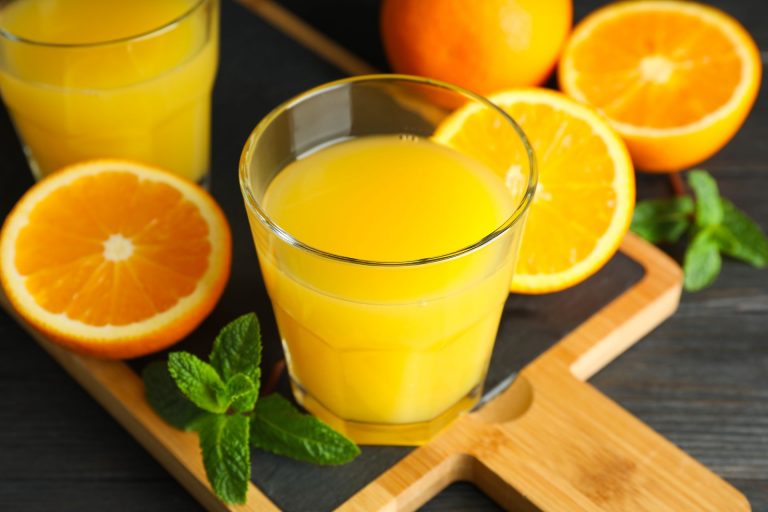 Suco da fruta melhora o humor, reduz o cansaço mental e promove diversos benefícios para a saúde