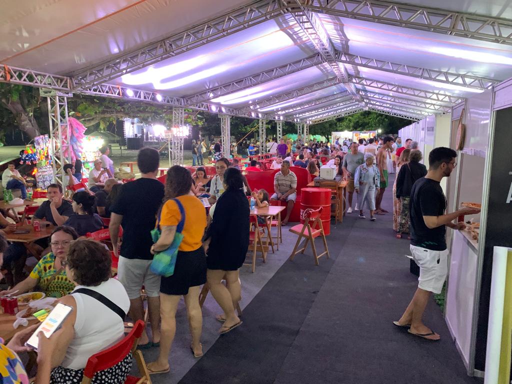 Dorgival Dantas e Mimi Rocha animam o público do Festival da Lagosta neste sábado (13)