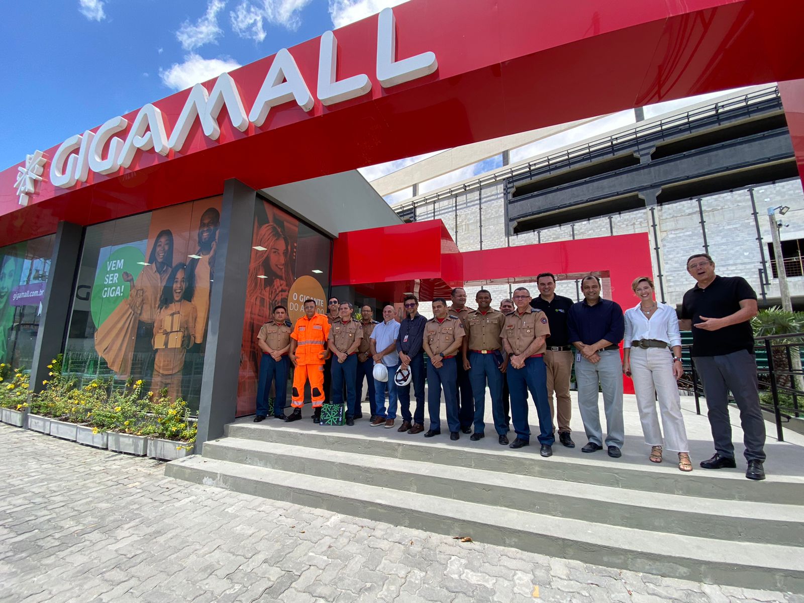 Shopping Giga Mall recebe representantes do Corpo de Bombeiros para apresentar o empreendimento