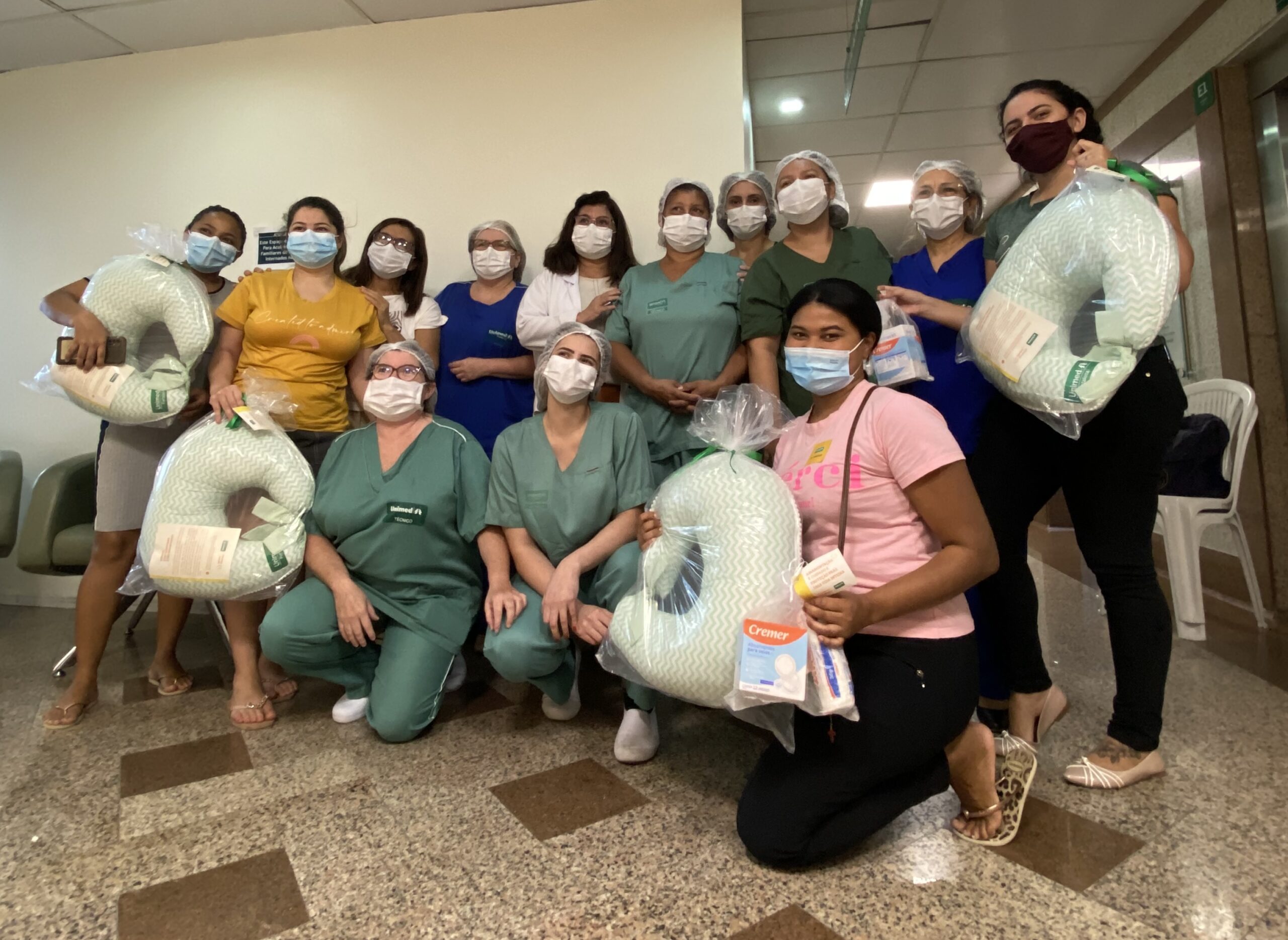 Agosto Dourado: Unimed Fortaleza realiza roda de conversa sobre a importância do aleitamento materno com mães de bebês da UTI Neonatal