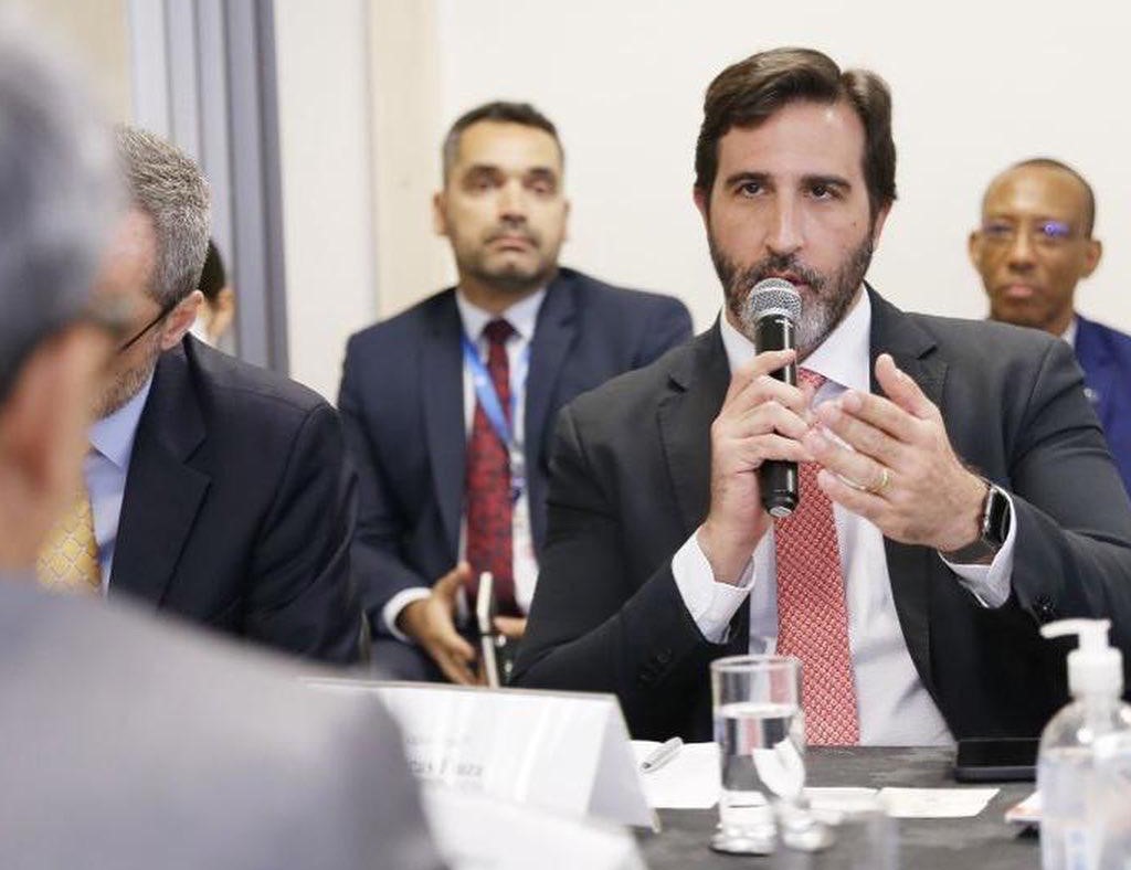 Diretor de negócios da Apex-Brasil, Lucas Fiuza apresenta condições das ZPEs para comitiva da Mitsubishi Corporation do Brasil S.A