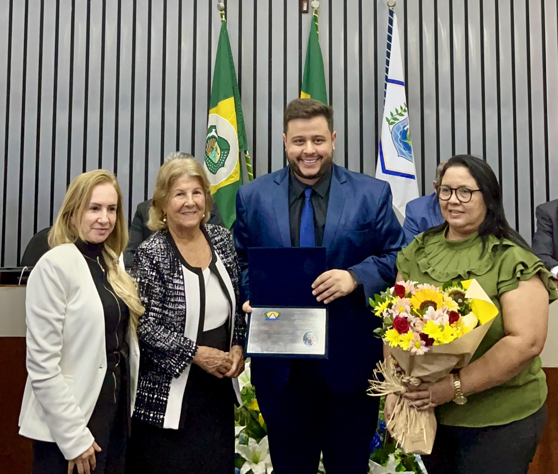 Ana Lúcia Mota é homenageada com medalha Ivens Dias Branco em Maracanaú