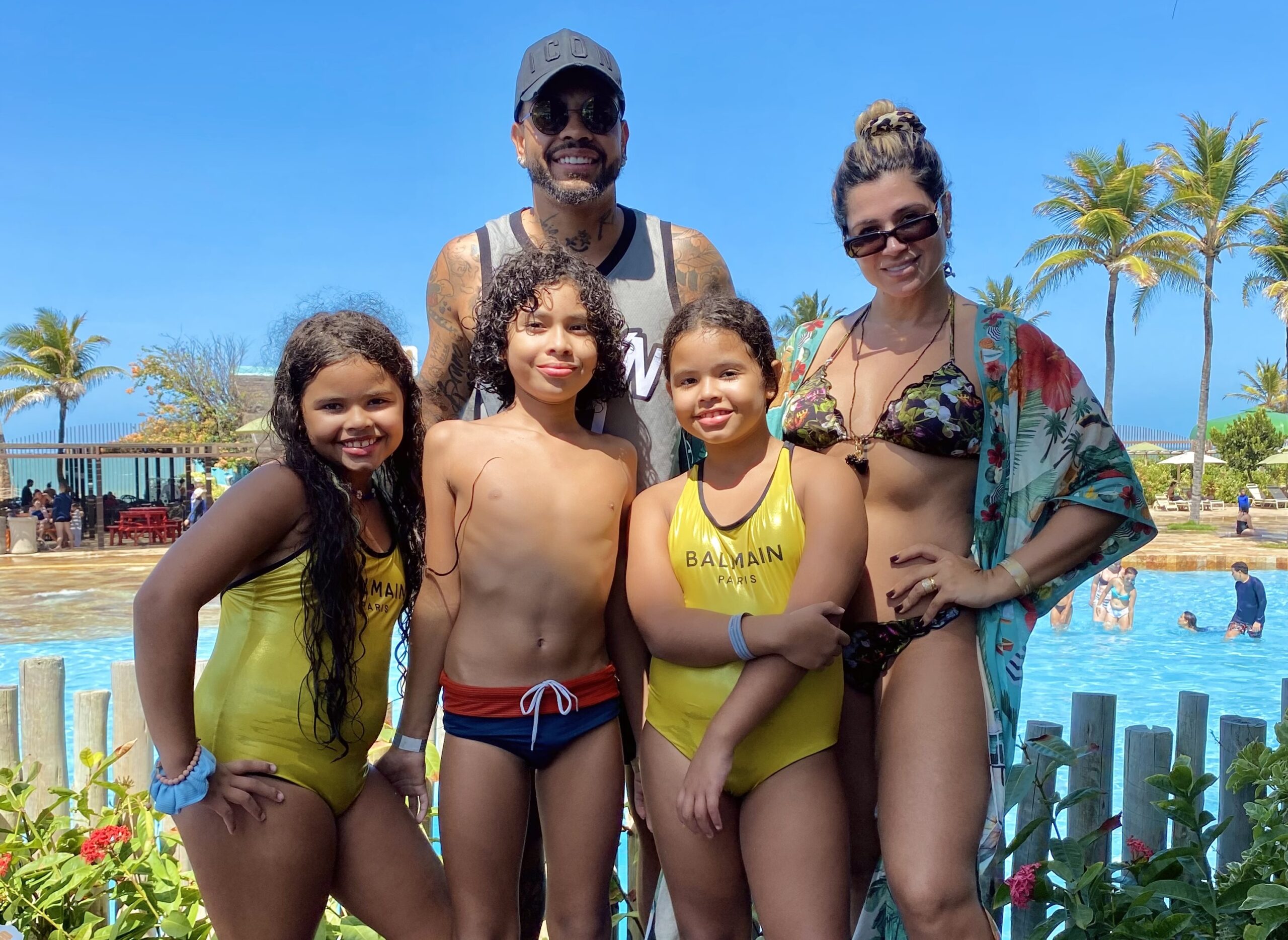 Dani Souza e Dentinho comemoram aniversário de 10 anos do filho no Beach Park 