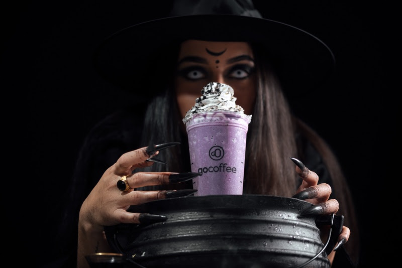 Doces ou travessuras: Rede de café ‘to go’ lança frappe inédito de Halloween