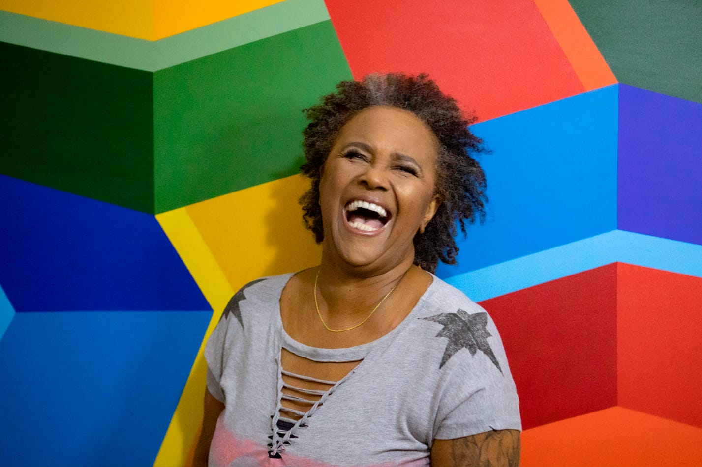 Projeto Sesc Musical traz Sandra Sá para o palco do Cineteatro São Luiz