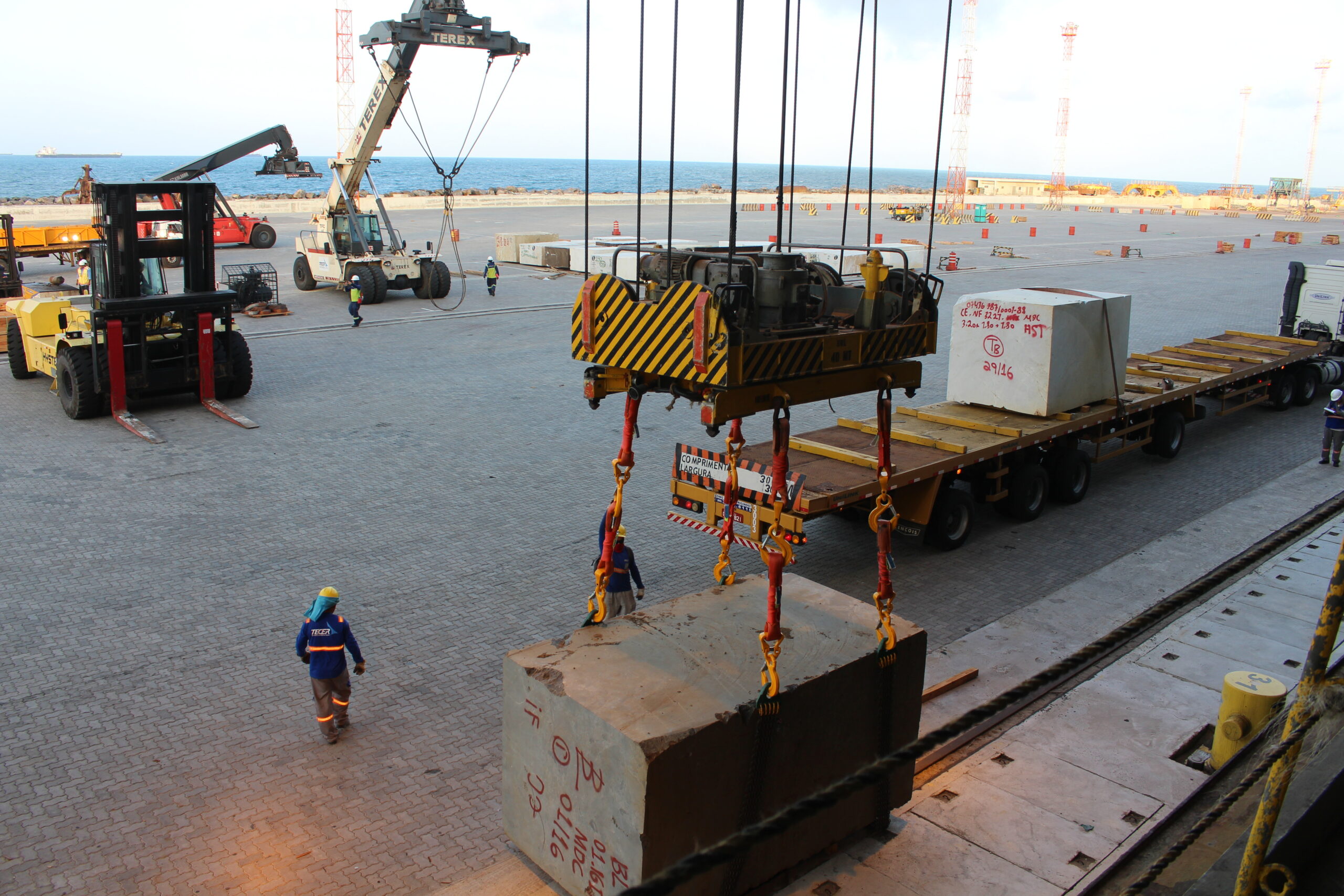 Movimentação de blocos de granito no Ceará é tema de debate em Feira Internacional de mármore e granito