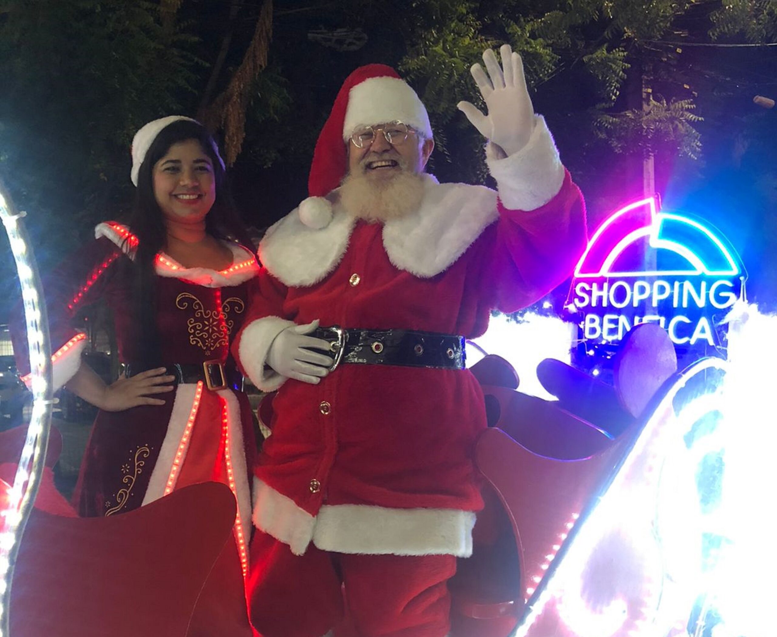 Papai Noel passeia de trenó e convida público para prestigiar o Natal do Bem Querer do Shopping Benfica