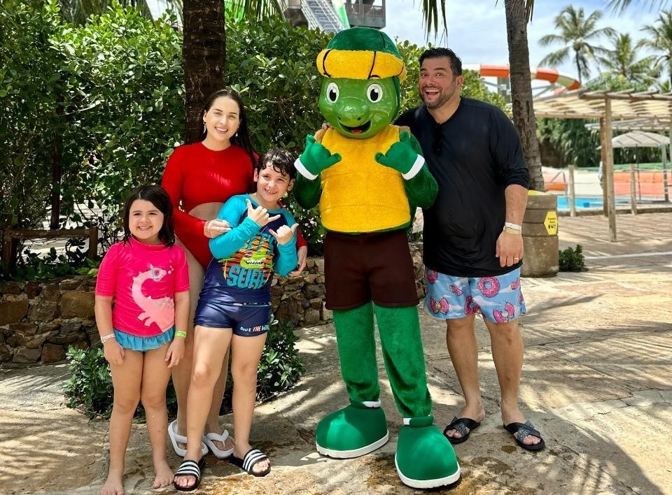 Rafael Cunha curte dias de descanso com a família no Beach Park