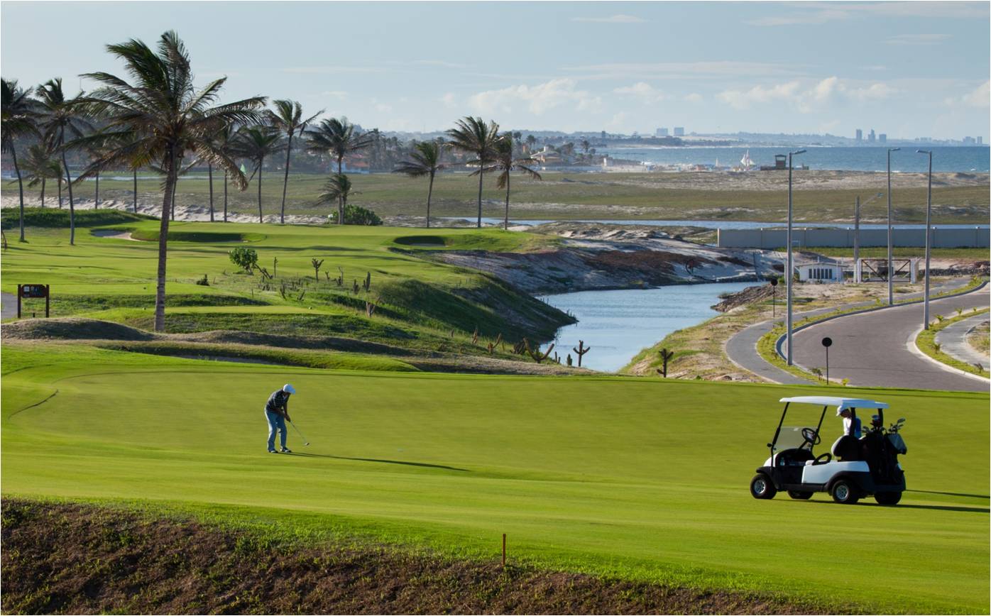 Hotelaria no Ceará ganha destaque com campo de golfe premiado