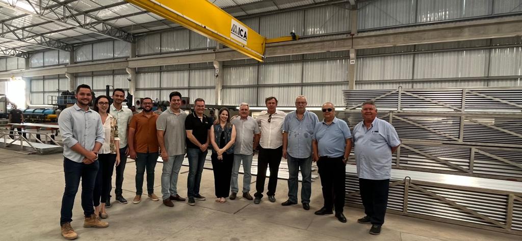 Coopercon Ceará realiza visita técnica à fábrica a IAC em Fortim