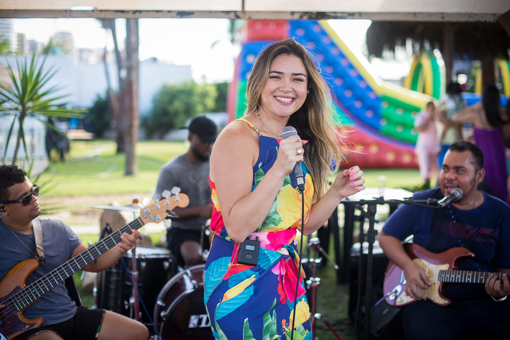 Cantora Larissa Leite é atração do Geral no Praiow, na Praia do Futuro 