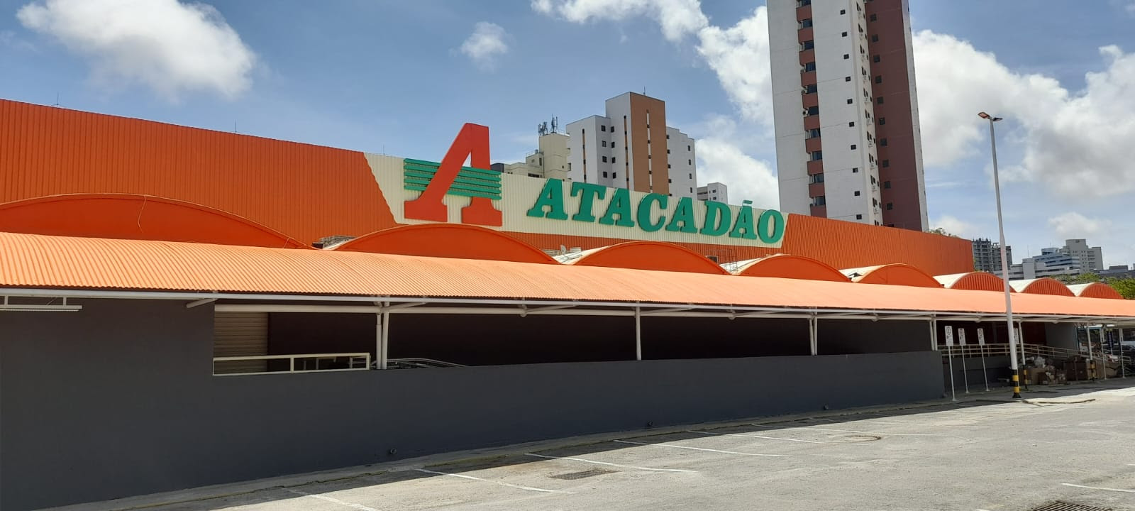 Após conversão do formato hiper BIG para o Cash & Carry, Atacadão inaugura loja no Papicu