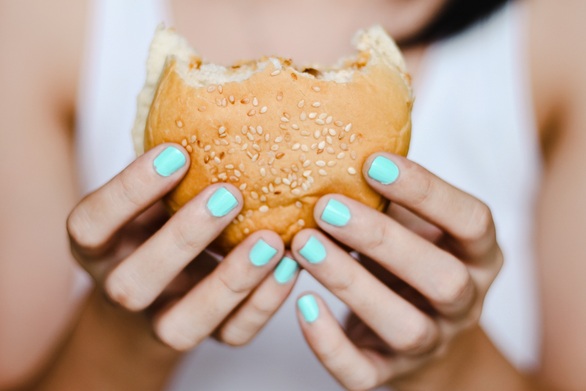 Dia da Gula: você sabe a diferença entre fome e compulsão alimentar?