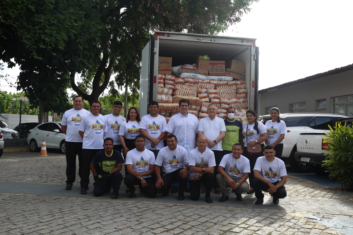 IPREDE recebe doações da campanha de Natal do Supermercado Guará