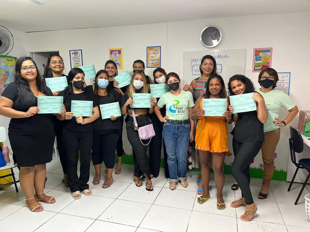 Empresária ministra cursos gratuitos de estética para mulheres em situação de vulnerabilidade em Fortaleza