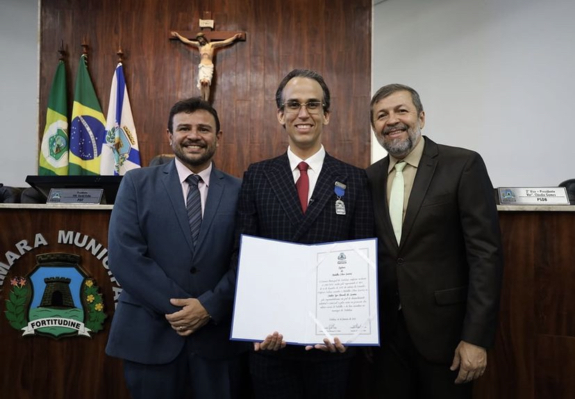 Igor Lucena recebe medalha Edson Queiroz em Fortaleza