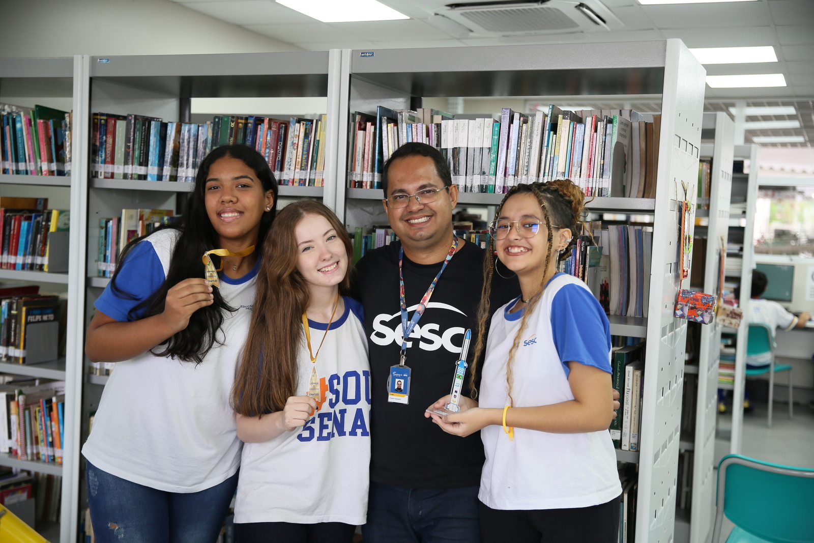 O Céu é o limite: meninas ‘douradas’ da Escola Educar Sesc II na Jornada de Foguetes