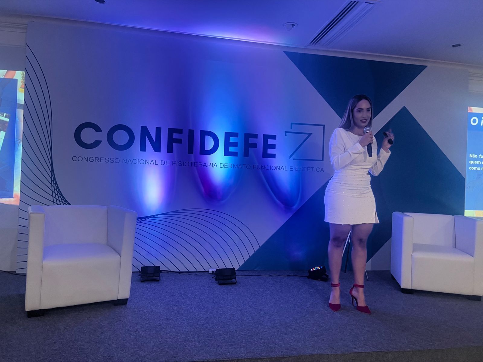 “Rainha do Bumbum”, Dra. Riquena Galvão realiza palestra no 7º Congresso Nacional de Fisioterapia Dermatofuncional e Estetica, em Fortaleza