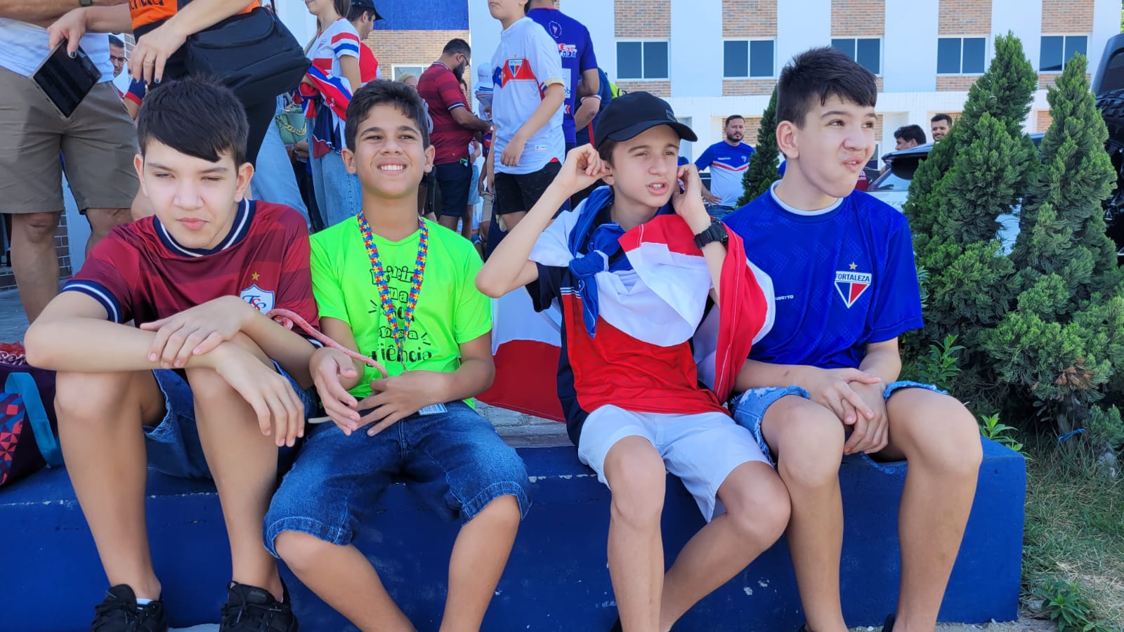 Autistas da Associação Fortaleza Azul visitam o estádio Alcides Santos, do Fortaleza Esporte Clube 