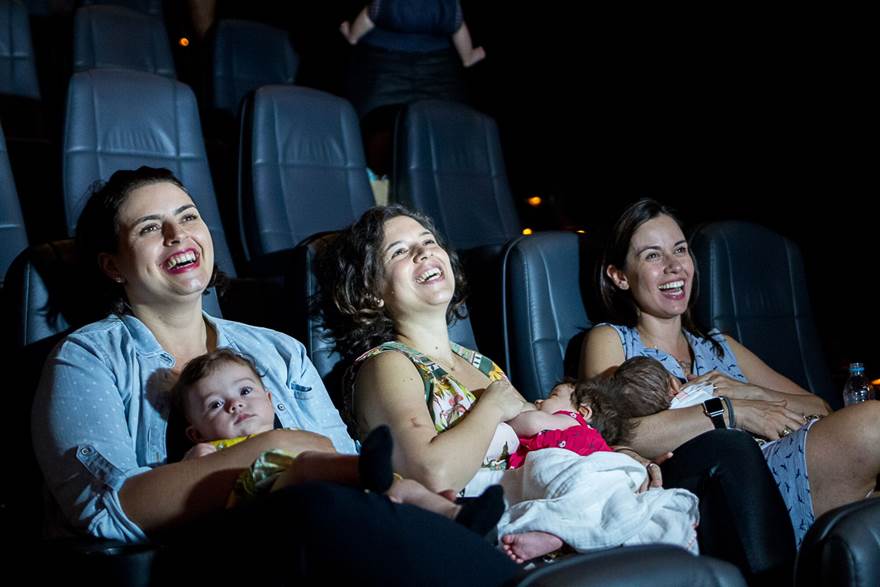 Besouro Azul é exibido em sessão adaptada para famílias com bebês de colo