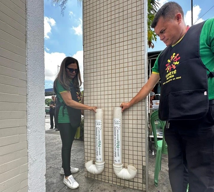 Comitê do bem: Rede Memorial implanta comedouros e bebedouros para cachorros de rua