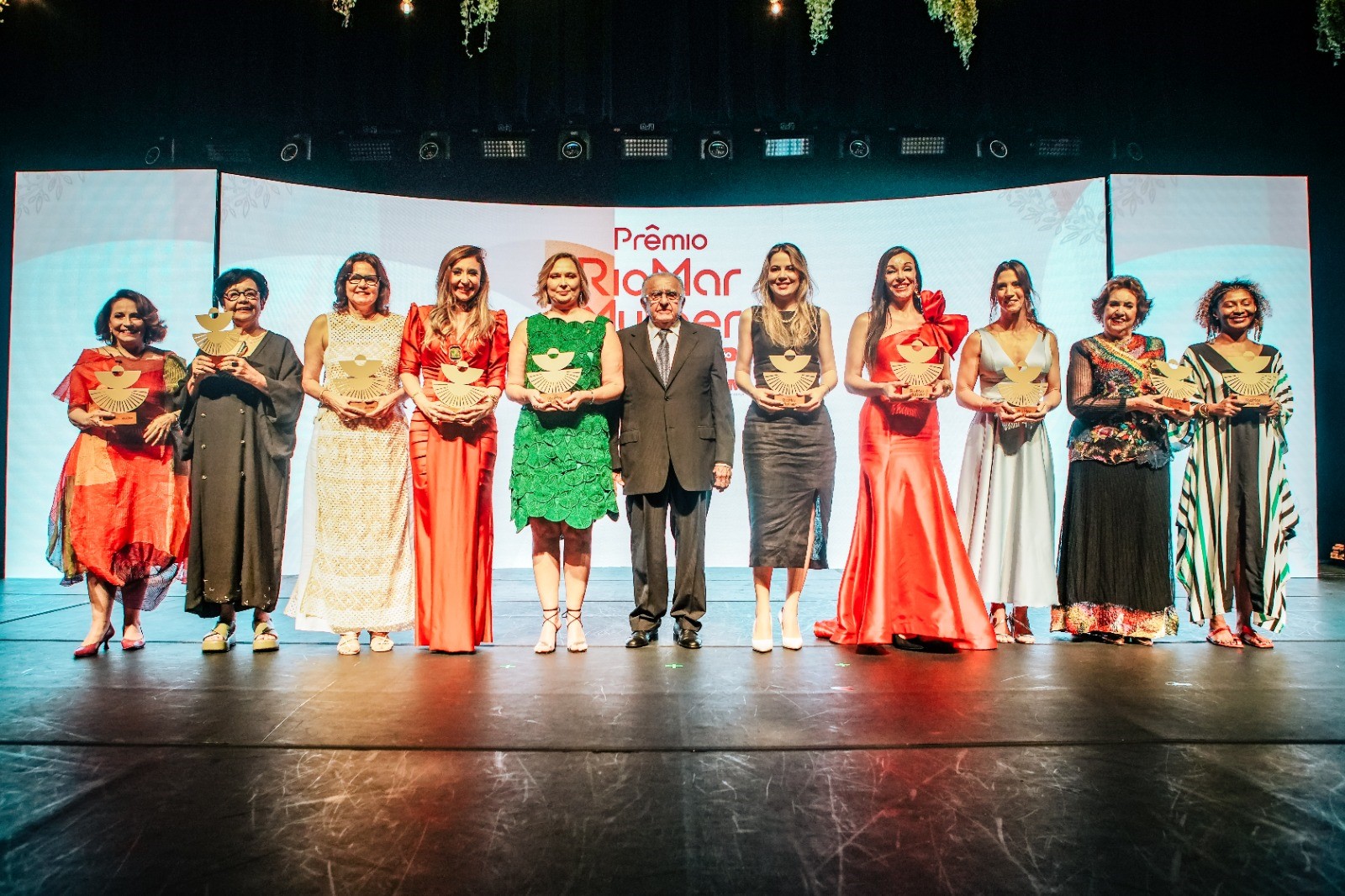 Em noite de homenagens e emoção, Prêmio RioMar Mulher reconhece o legado e a trajetória de 10 personalidades do Ceará