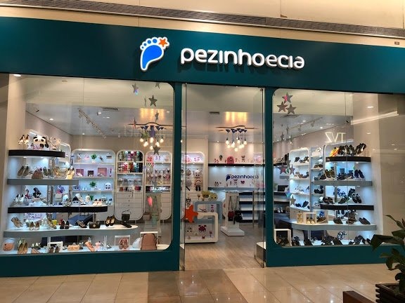 Franquia de calçados e acessórios infantojuvenis “Pezinhoecia” inaugura loja no RioMar Fortaleza e foca em expansão no Nordeste