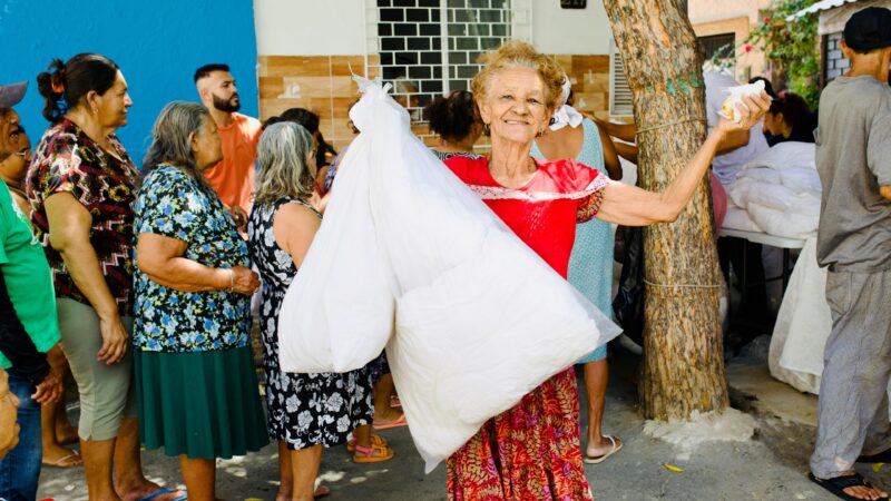 Moura Dubeux doa 6.000 itens do antigo HOTEL Blue Tree para comunidades de Fortaleza