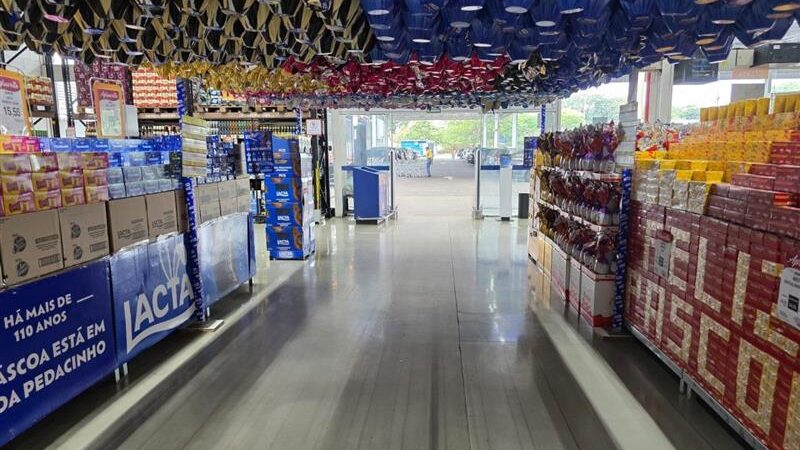 Páscoa: Assaí aposta em variedade e reformula exposição de ovos de chocolate e produtos presenteáveis