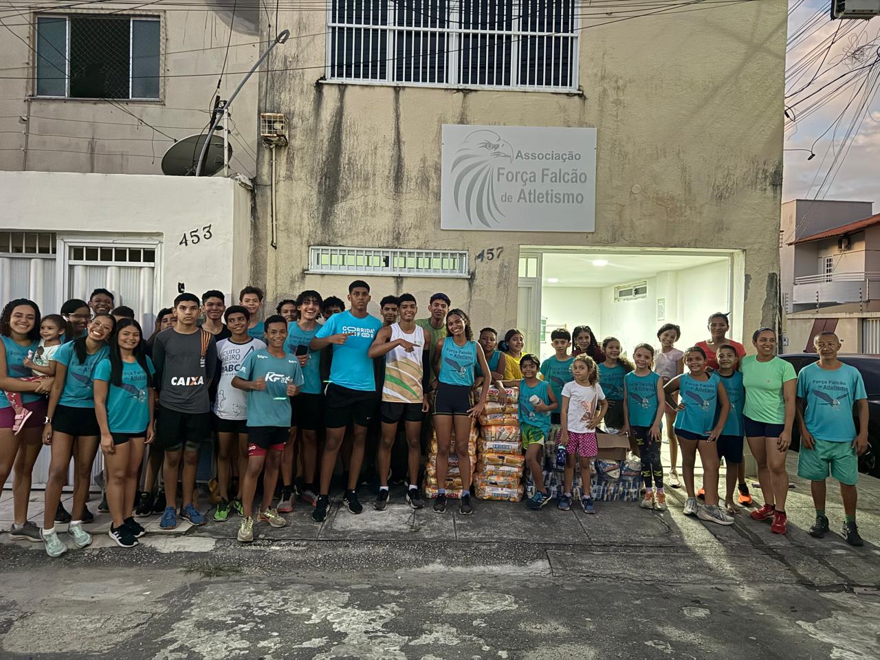 Pacientes bariátricos arrecadam quase 2 toneladas de alimentos e beneficiam instituições em Fortaleza