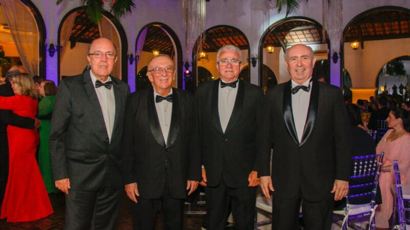 Ideal Clube celebra 94 anos com baile de gala e show de Marcos Lessa