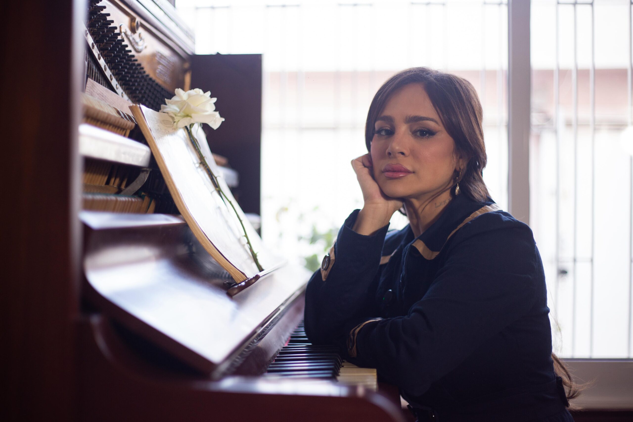 Daniela Araújo celebra 15 anos de carreira em show intimista em Fortaleza