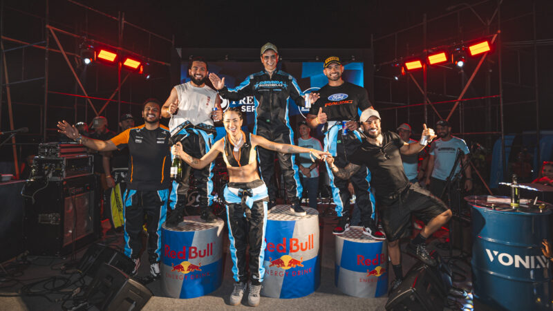 Corrida das Estrelas agitou o Autódromo do Eusébio e provou que o automobilismo é um show à parte; Nattan competiu na “banana móvel”