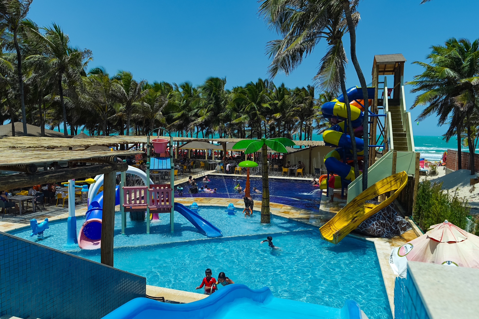 Atlantidz inaugura parque aquático com os maiores toboáguas da Praia do Futuro