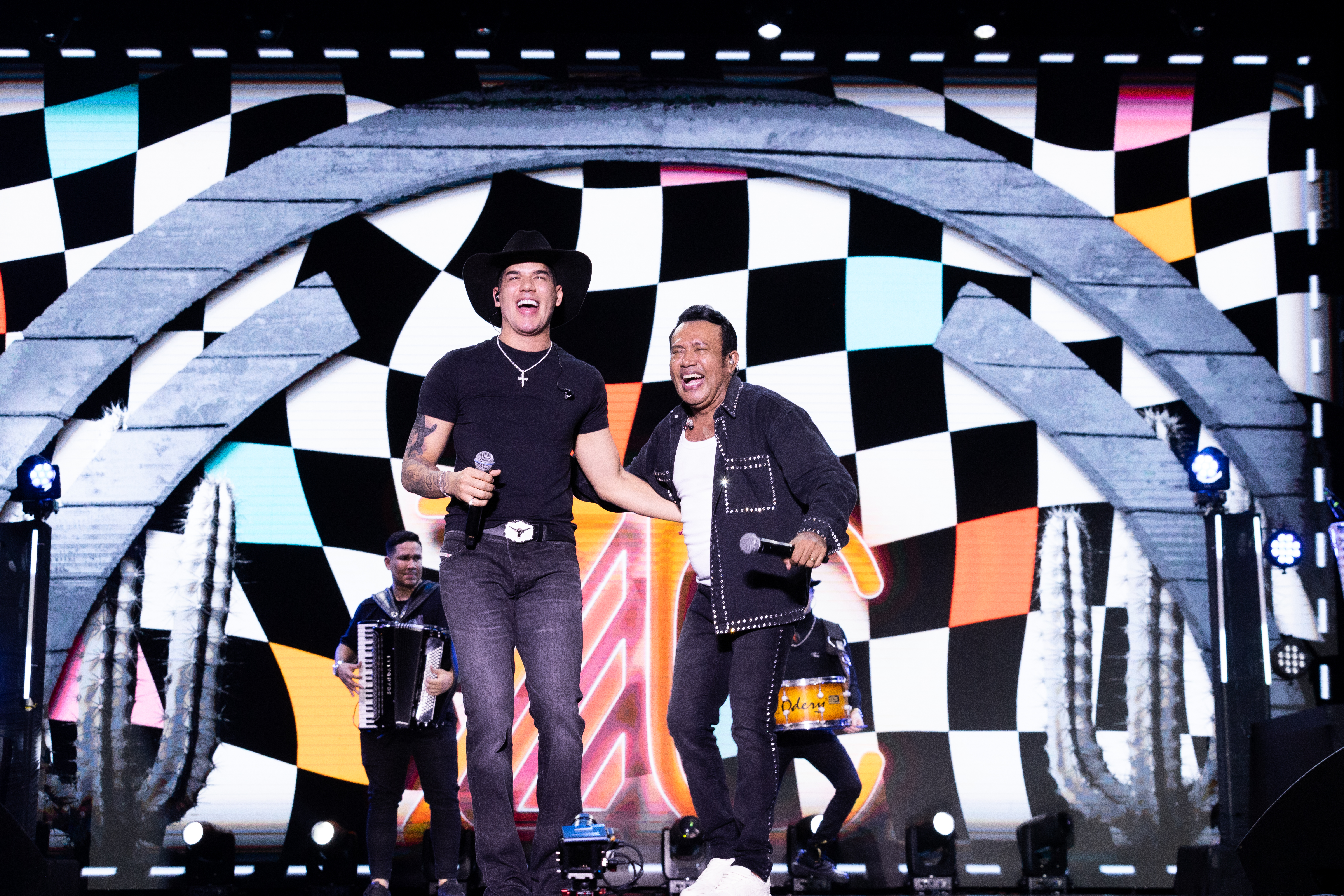 Zé Cantor lança segunda parte do DVD “Solteirões 20 Anos” com participações de Zé Vaqueiro, Monique Pessoa e Taty Girl