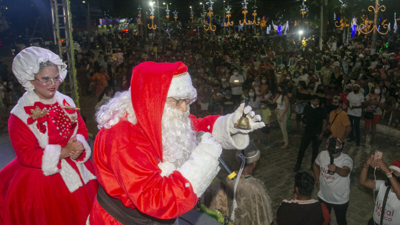 Chegada do Papai Noel marca abertura do Natal Mágico no Eusébio