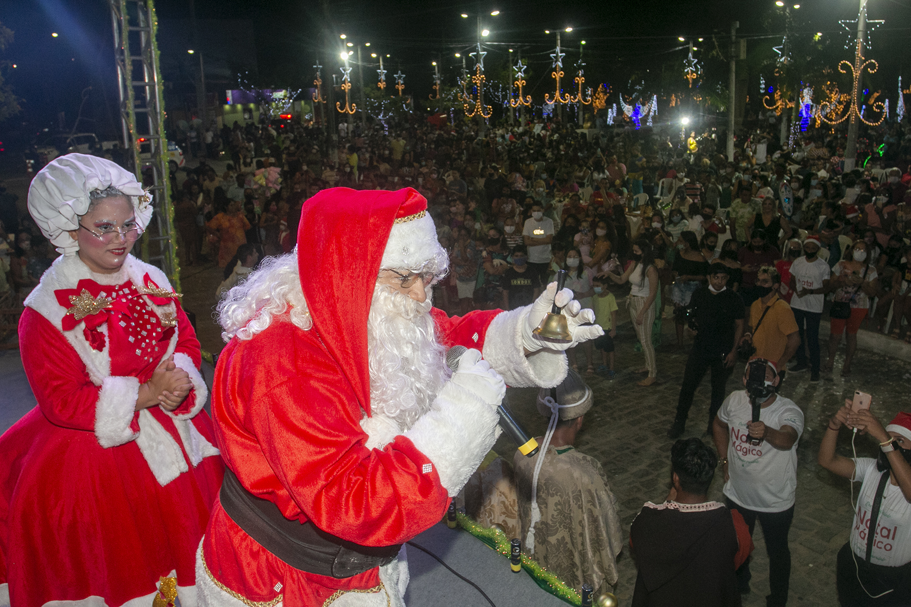 Chegada do Papai Noel marca abertura do Natal Mágico no Eusébio